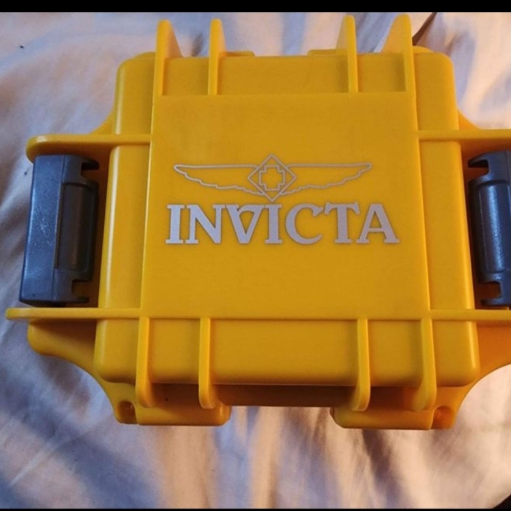 New invictia watch and dive case